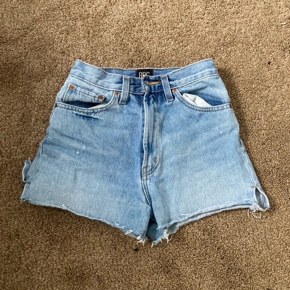 UO Light Wash Shorts - Picture 2 of 4